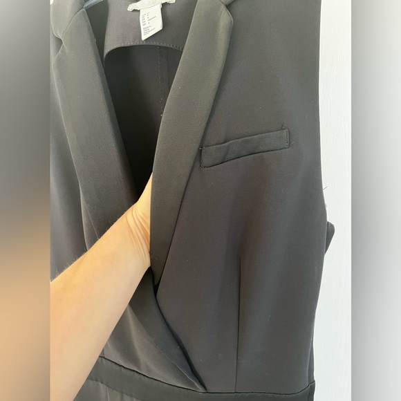 🌹 3 for $25 🛍️ H&M Black Sleeveless Tuxedo Jumpsuit - Picture 6 of 13